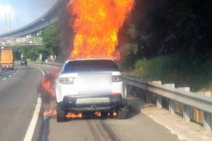 國道1號楊梅路段休旅車起火燃燒　濃煙造成路段回堵4公里