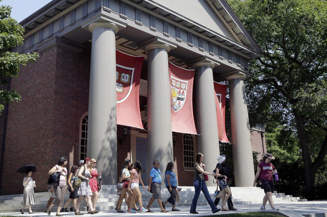 哈佛商學院將免除低收入MBA學生的學費。美聯社