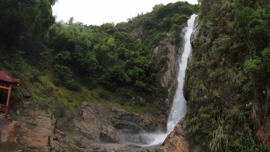 白水寨瀑布，飛流直下三千尺，享有「小廬山瀑布」美譽。圖／本報廣東汕尾傳真