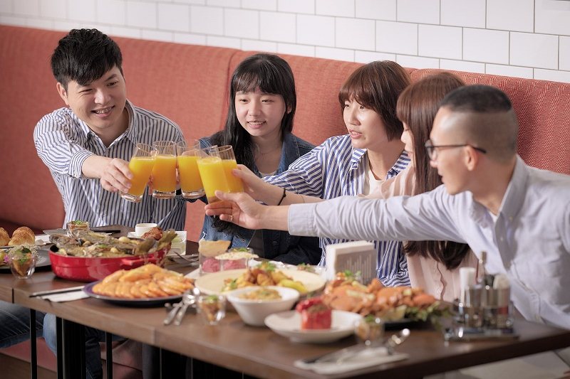 JR東日本大飯店慶祝飯店開幕一週年，即日起至9月底，餐飲消費滿1,000元加贈3...