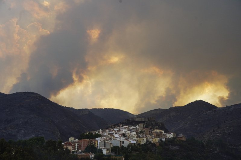歐洲聯盟（EU）估計，西班牙全境今年已發生近400起野火，燒光27萬5836公頃土地。美聯社