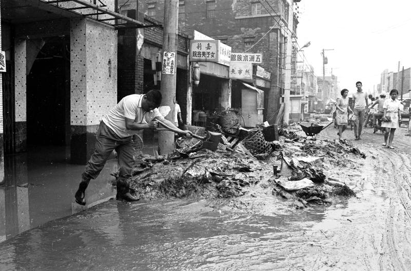 貝蒂颱風橫掃北台灣，造成台北市和三重、蘆洲一帶嚴重水患，積水超過3公尺，最深處達7至9公尺。圖／聯合報系資料照片