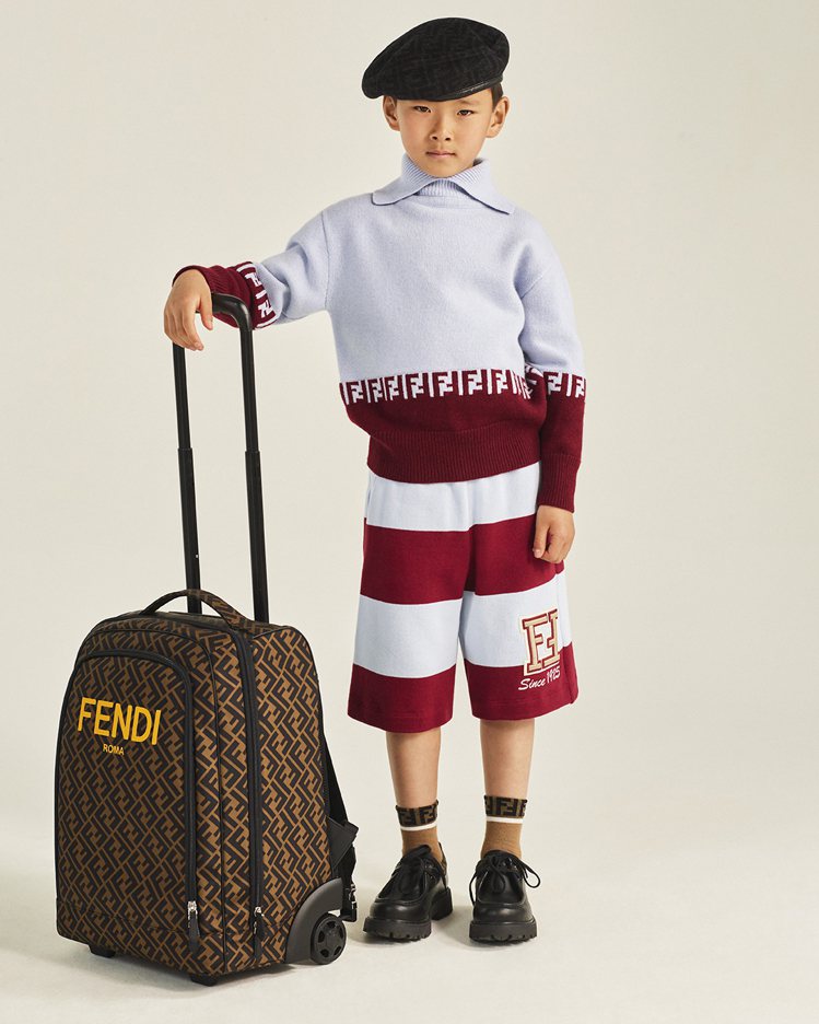 FENDI的2022秋冬童裝系列包括返校必備的書包等配件。圖／FENDI提供