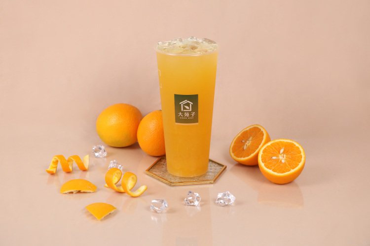 大苑子人氣飲品「橙意滿滿」即日起誠意回歸，售價70元(大杯)。圖／大苑子提供