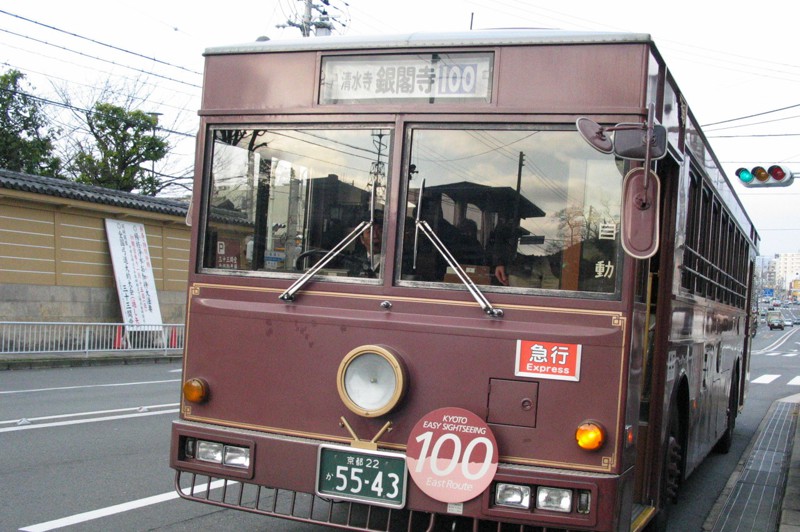 談起日本經驗，曾到日本觀光的公車族盡是讚美，正反映乘客對公共運輸服務的想像，圖為京都的公車。圖／聯合報系資料照片