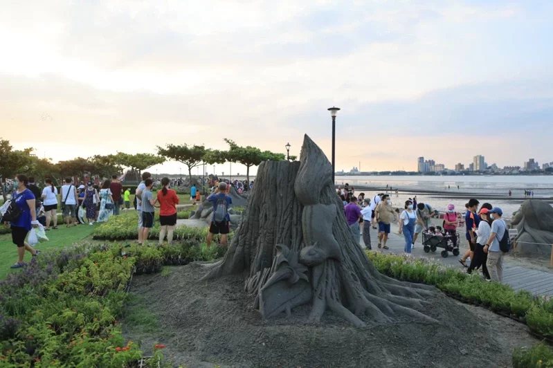 「2022八里城市沙雕展」即日起在八里左岸公園正式開展。 記者江婉儀／攝影