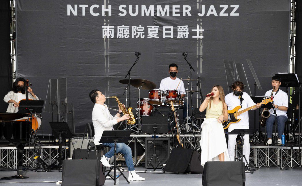 邁入第14年的夏日爵士戶外派對，每年吸引上萬名觀眾參與，是台灣爵士樂迷的夏日盛會...