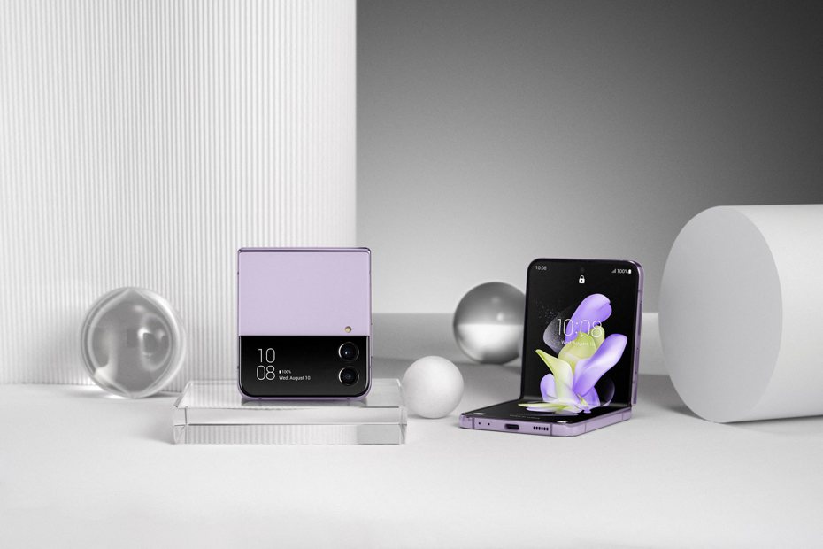 三星新品摺疊手機Galaxy Z Flip 4。 示意圖／路透