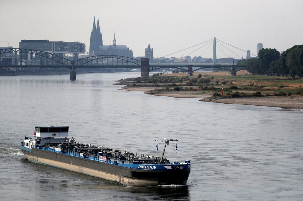 不只是萊茵河，支撐全球經濟成長的其他河流也正持續乾涸，包括長江、多瑙河及科羅拉多...