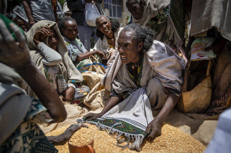 联合国世界粮食计划署今天警告，衣索比亚的战乱地区泰格瑞省有近半人口面临粮食严重匮乏，随着当地民众步入饥饿高峰季节，情况将更加恶化。美联社(photo:UDN)