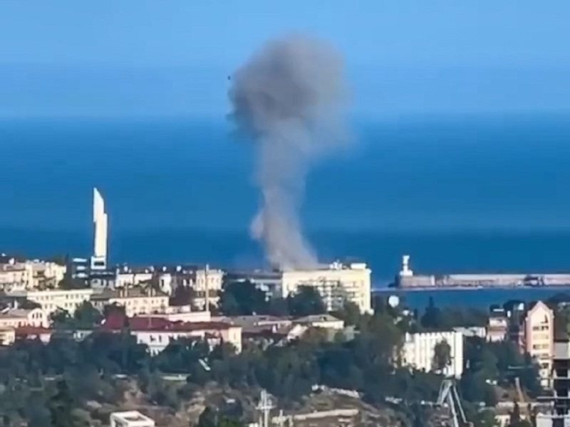 俄罗斯官媒《RT》报导，克里米亚港口城市塞凡堡的市长拉兹沃扎耶夫表示，一架乌克兰的无人机20日早上坠毁于俄罗斯黑海舰队总部。画面翻摄：TG / RT India(photo:UDN)