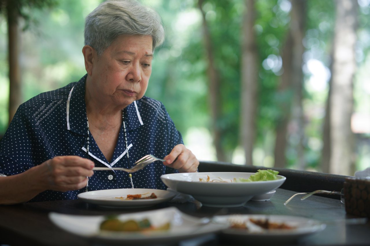 多數老人體型偏瘦，如何讓他們增加或維持食量，除了掌握營養需求的大原則，如何讓老人願意吃、吃足量，也需要費心安排三餐。