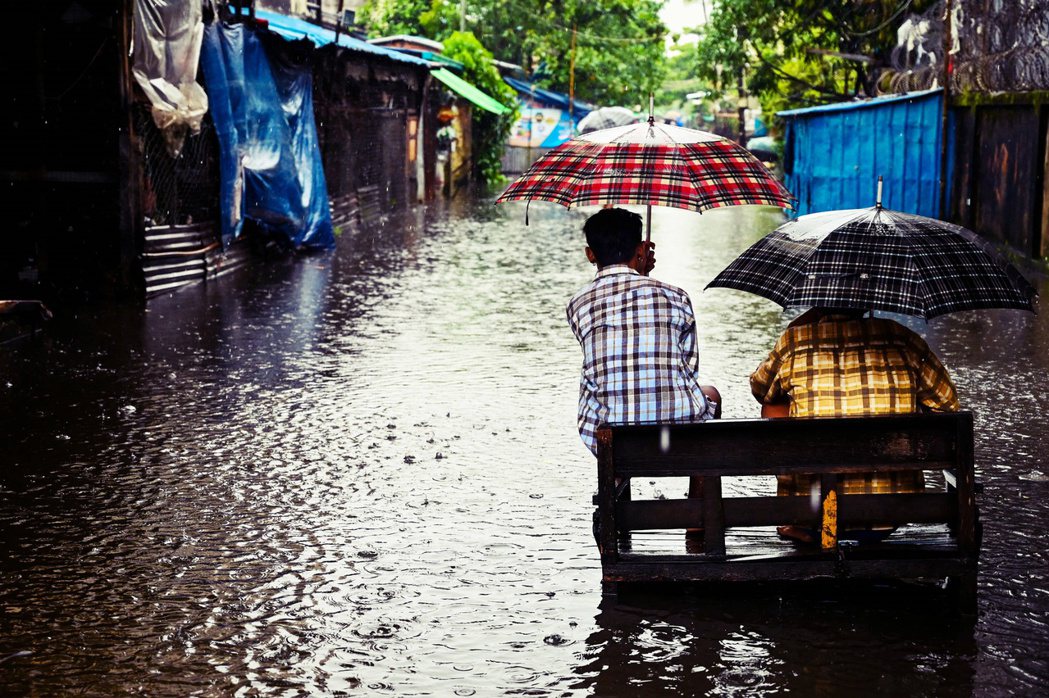 緬甸問題該何解？圖為8月17日，淹水的仰光郊區。 圖／法新社
