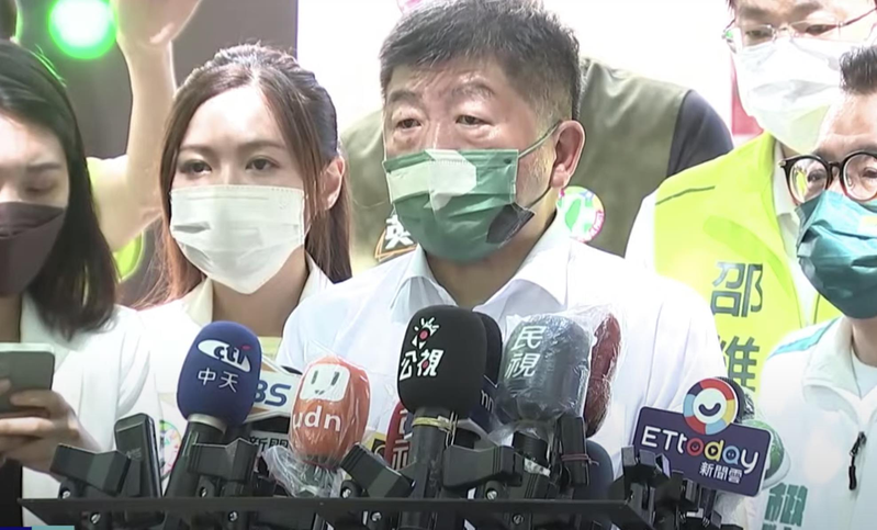 參選台北市長的前衛福部長陳時中辯稱，疫苗採購簽保密條款是「國際通例」。記者胡瑞玲／攝影
