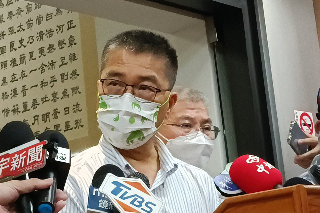 內政部長徐國勇在台南市第三分局開記者會，宣示殺警案破案決心。 圖／聯合報系資料照片
