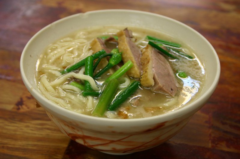 新竹「鴨肉許」的鴨肉湯麵。報系資料照
