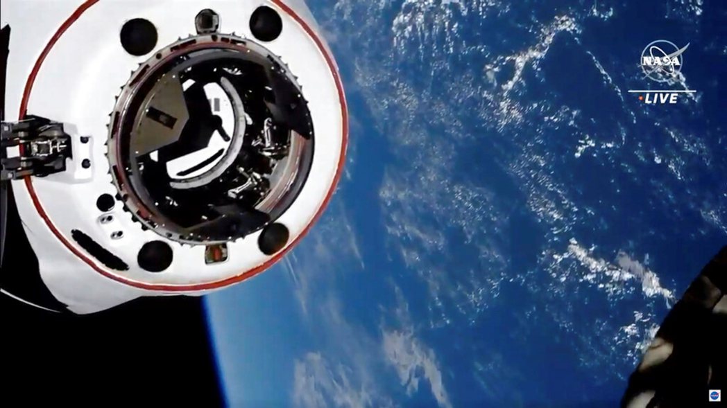 2021年4月24日，SpaceX龍飛船與國際太空站對接成功。 圖／美聯社　 