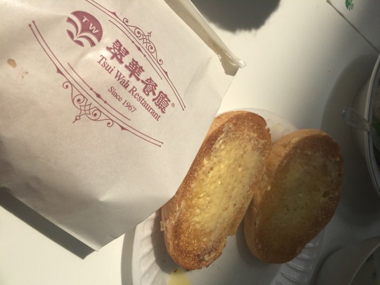 香港翠華茶餐廳的奶油豬仔包、好立克。圖／莎莎提供