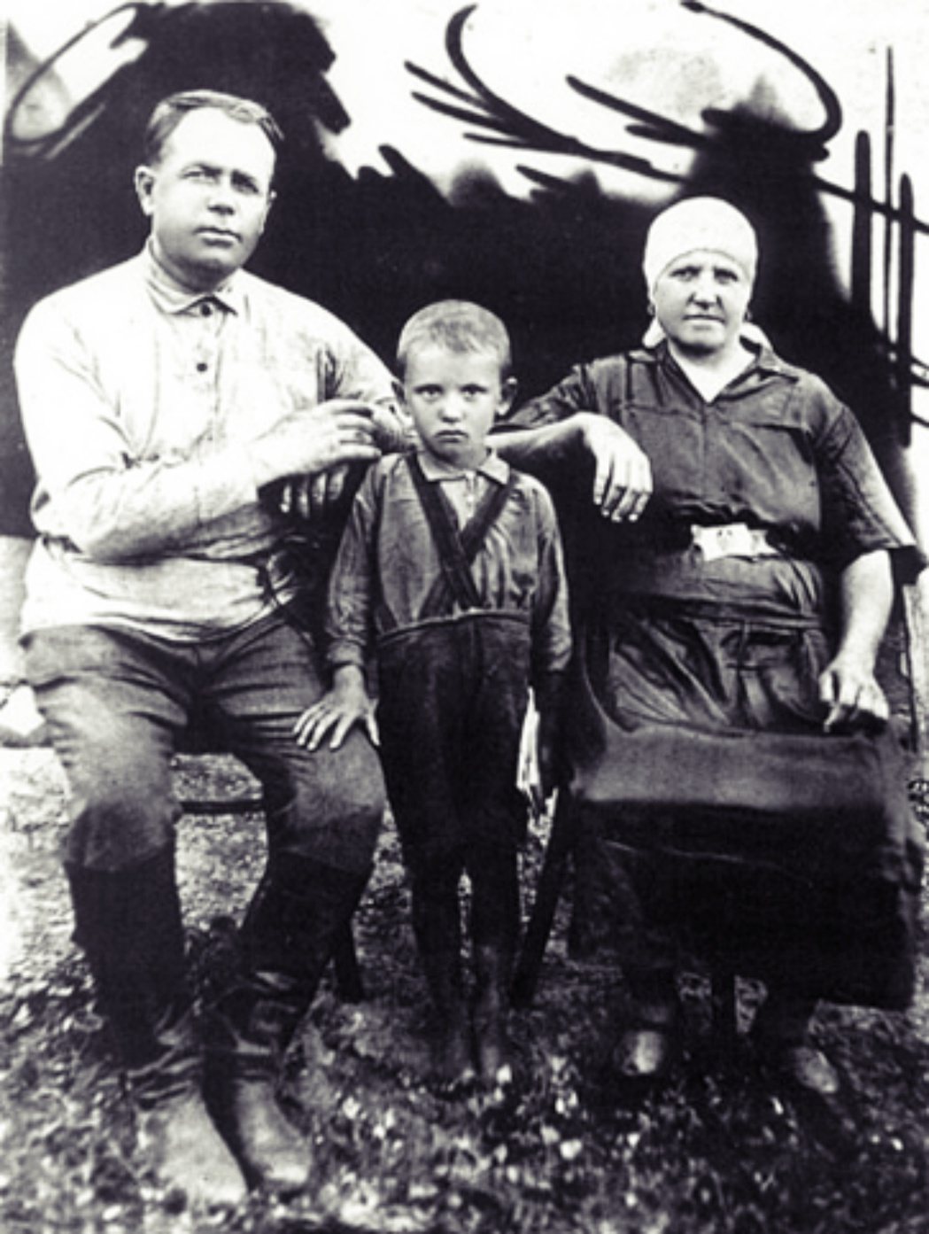 1930年代末，戈巴契夫與自己的烏克蘭外祖父母。 圖／維基共享