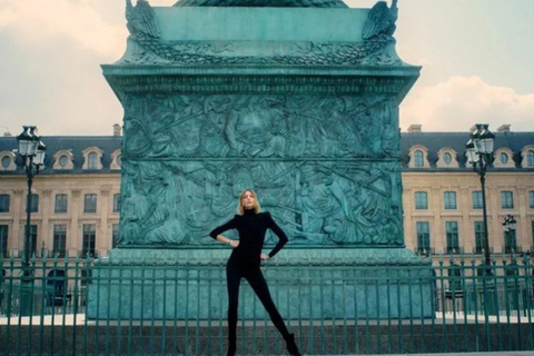 Anja Rubik在巴黎芳登廣場前盡情展現肢體、姿勢，並穿戴上由Boucher...