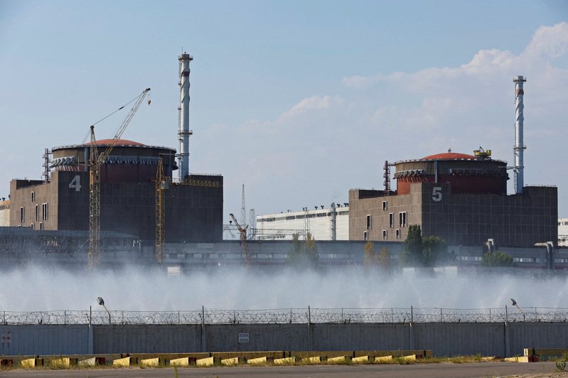 俄罗斯控制的乌克兰札波罗热核电厂（Zaporizhzhia plant）近日频遭砲击，民众担心有核灾风险，对此，欧盟30日表示，将向乌克兰提供550万粒碘片。路透(photo:UDN)