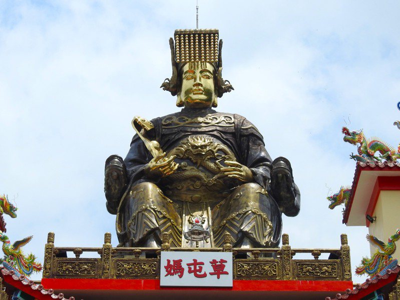 南投草屯朝清宮耗時2年打造純銅媽祖神像，號稱是「全世界最大的純銅鑄媽祖神像」。記者賴香珊／攝影