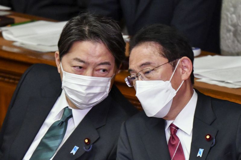 日本外相林芳正（左），30日晚間再度重申進行中日峰會的意願。（法新社）