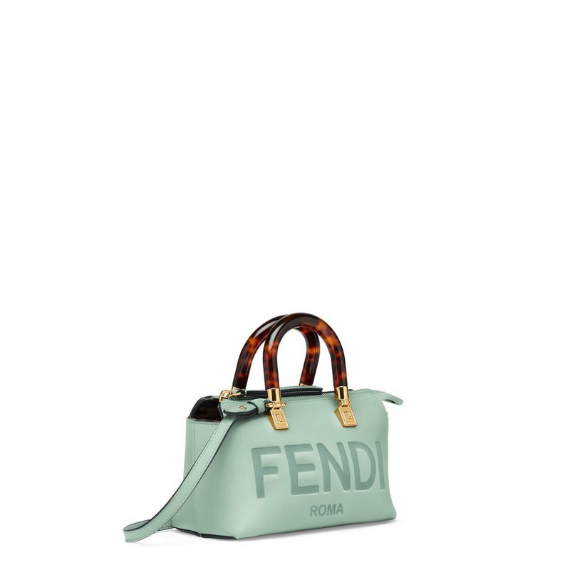 FENDI Mini By The Way，52,000元。圖／FENDI提供