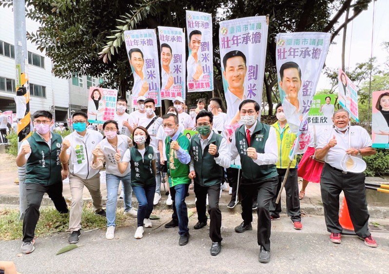 民進黨最後確定提名的劉米山今天完成登記，民進黨34席市議員登記完成搶攻議會過半。圖／讀者提供