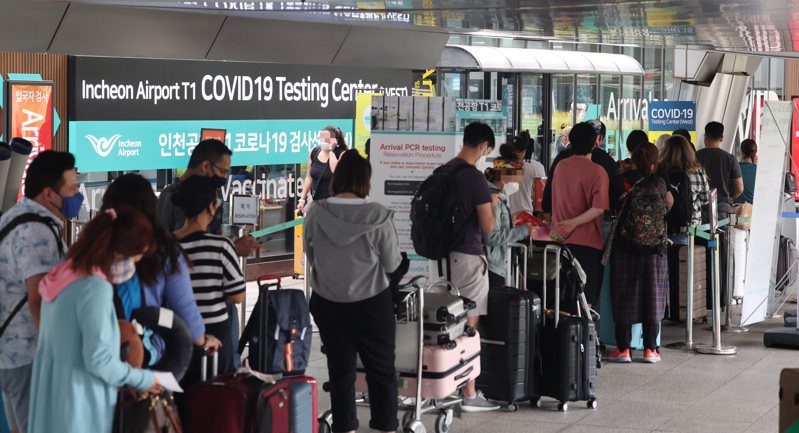 南韓3日0時起不再查驗入境旅客的新冠陰性證明。（歐新社）