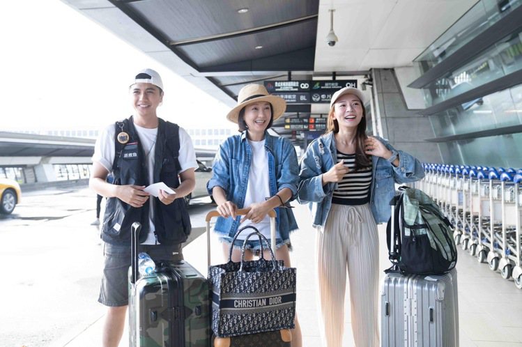曾子余(左起)、六月、林莎一早現身機場。圖／TVBS提供