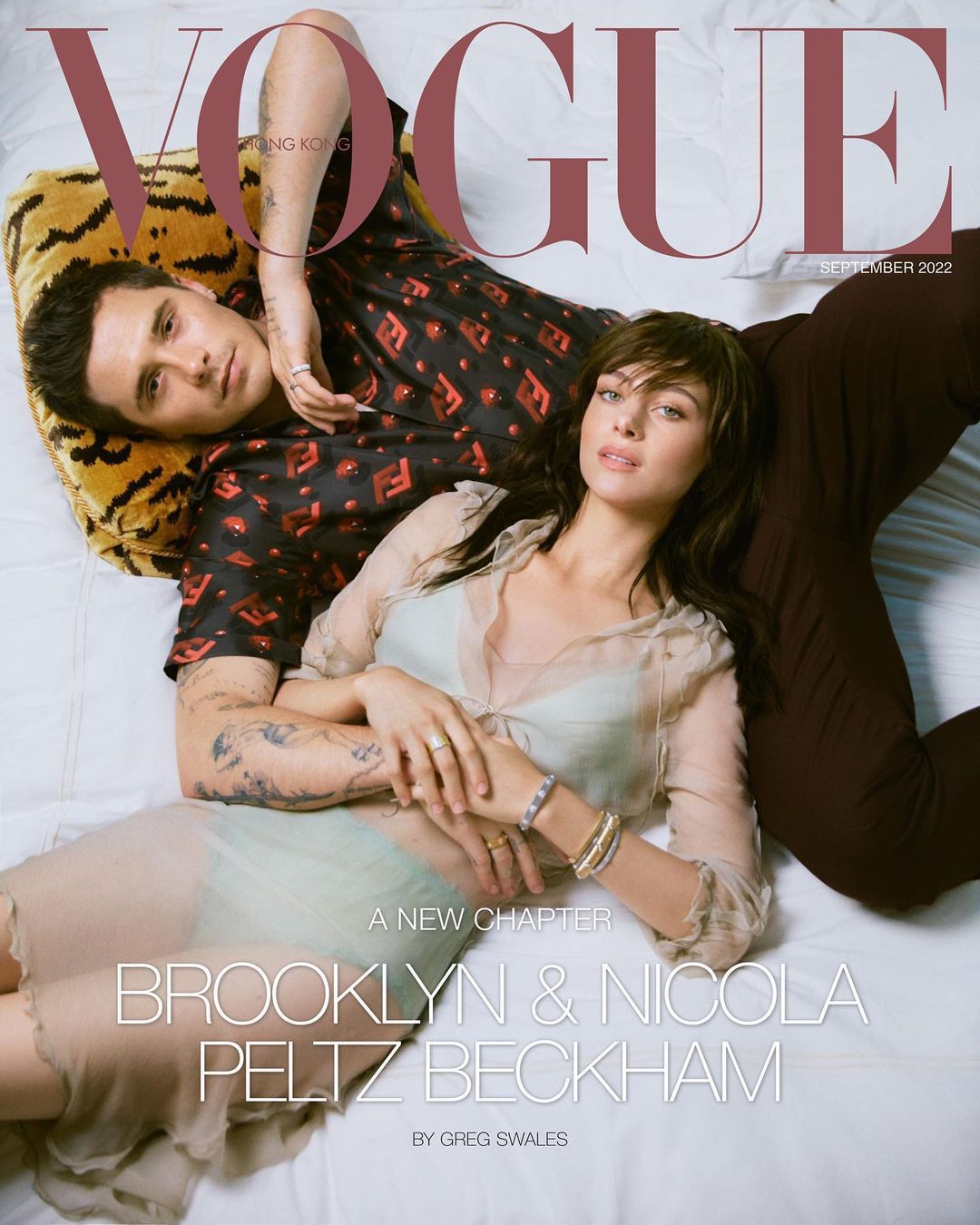 布魯克林與妮可拉一起登上Vogue香港版封面。圖／摘自IG