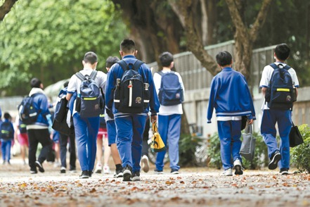 學保由國泰人壽連續第六年承保，今年新增「戶外教育」身故及失能保障。（本報系資料庫）