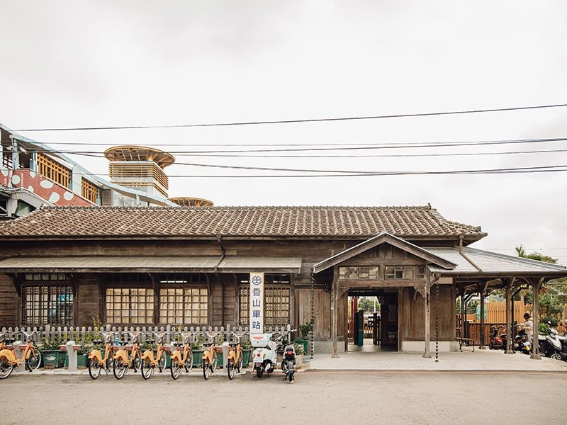 香山車站建於1928年，保留傳統日式驛站的香山車站，是目前西部鐵路幹線所存少數木...