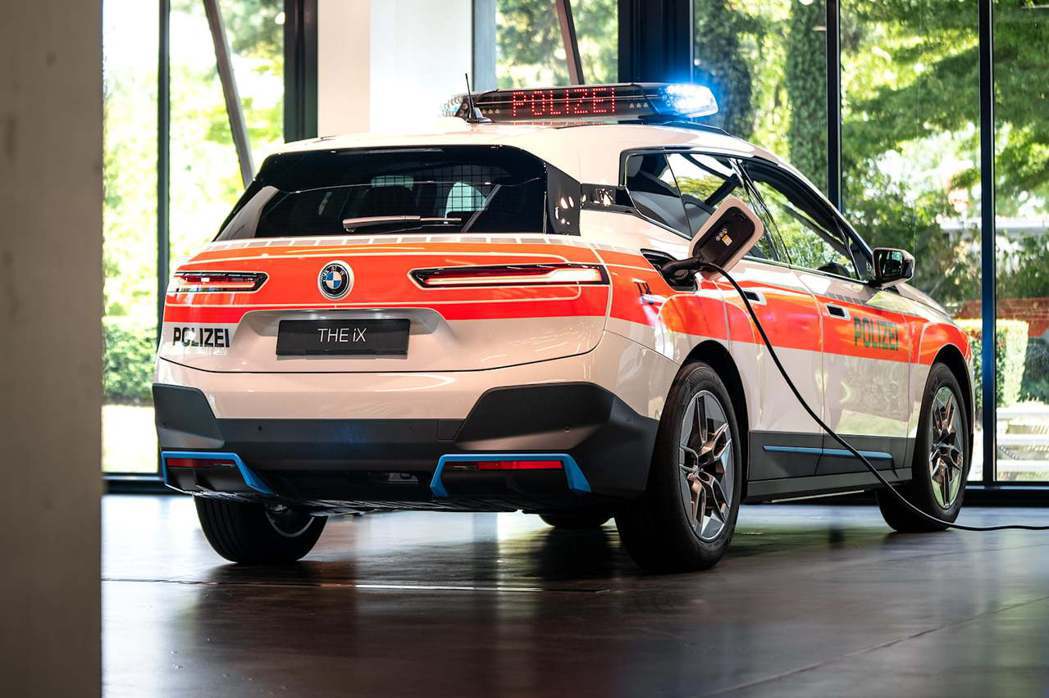 瑞士警方的BMW iX巡邏車。 摘自CarBuzz.com