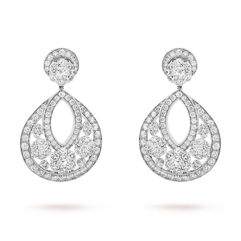 Snowflake耳環小型款，鉑金與鑽石，276萬元。圖／梵克雅寶提供