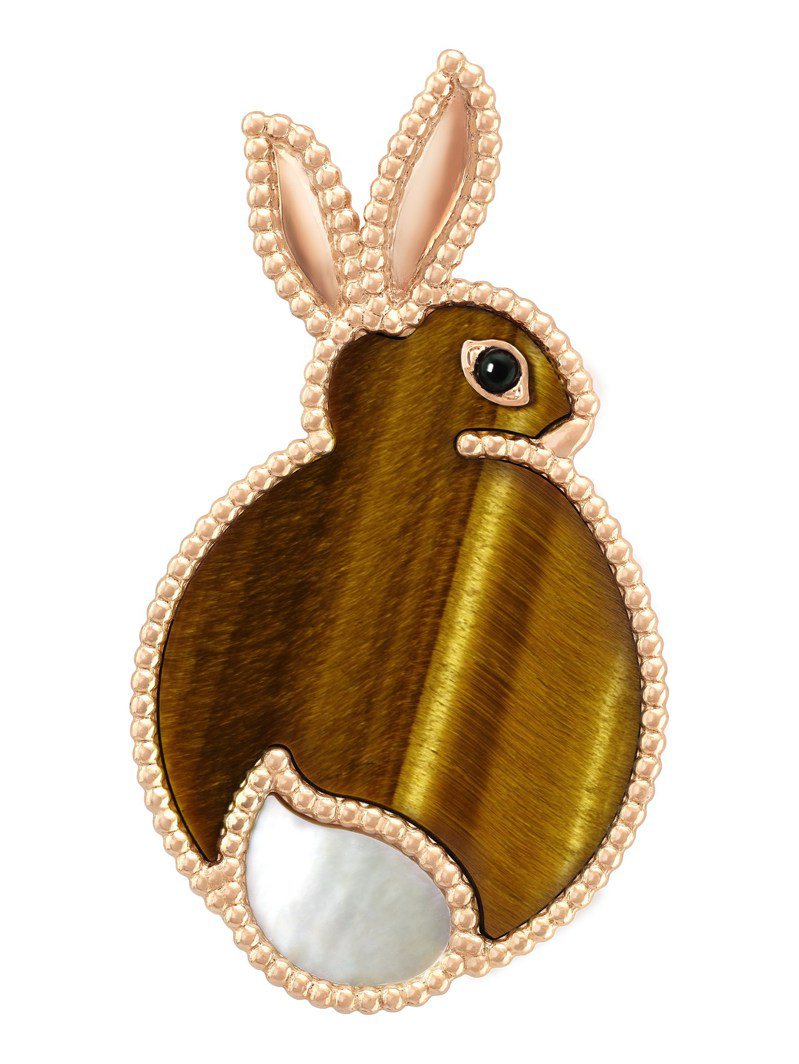 Lucky Animals Rabbit胸針，玫瑰金鑲嵌珍珠母貝、縞瑪瑙、黑曜石，約18萬5,000元。圖／梵克雅寶提供