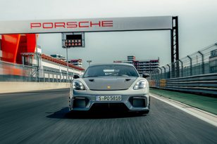 極致輕量中置引擎跑車！Porsche 718 Cayman GT4 RS首度在台亮相