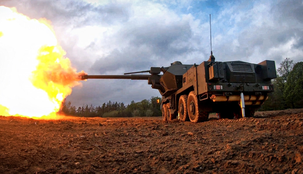 捷克軍火公司聖劍陸軍製造的152 mm SpGH DANA自走砲。 圖／聖劍陸軍...