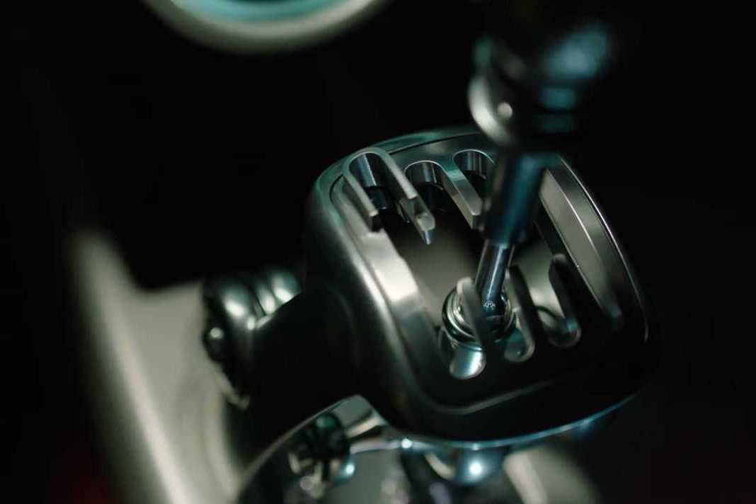 影／稀有的手排+V12引擎 Pagani全新超跑釋出預告短片