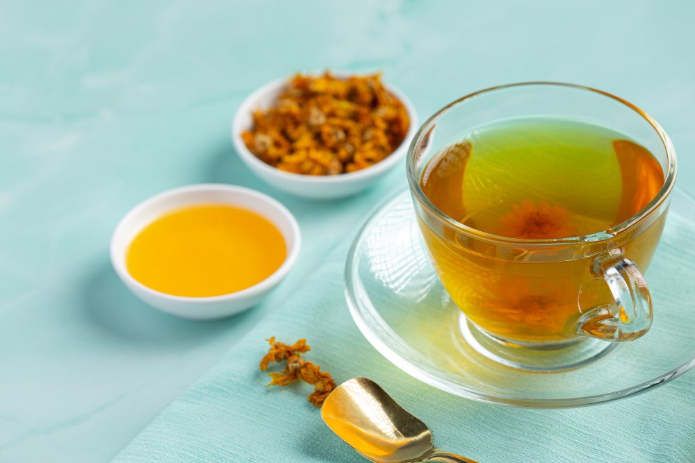 預備養生茶飲，桑葉菊花茶是很好的選擇。 圖／freepik