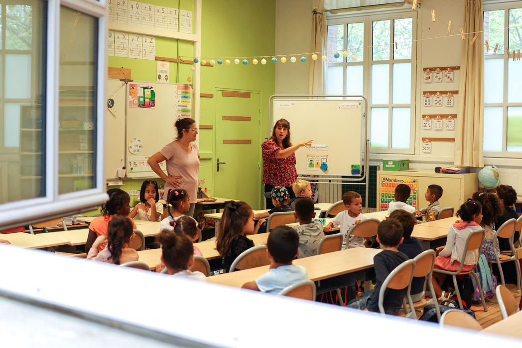 法國越來越多老師抱怨備課時間不足，疫情時代毫無規劃的防疫命令，更使學校應接不暇。...