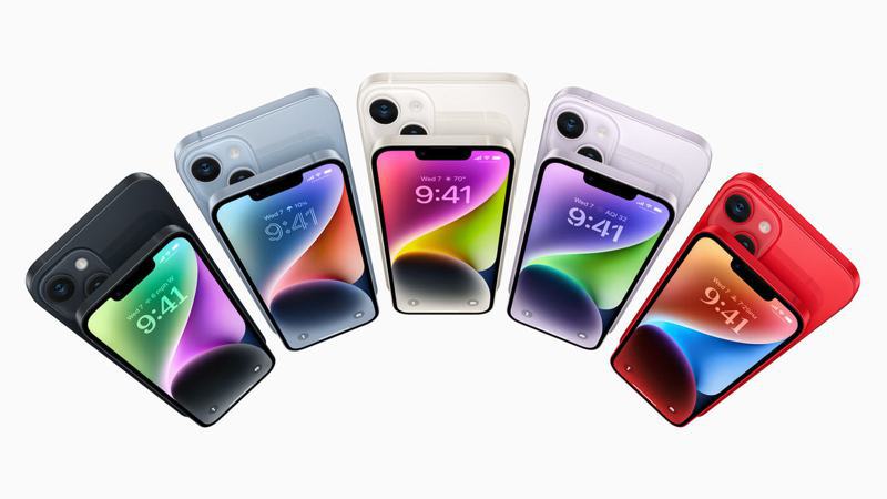 iPhone 14和iPhone 14 Plus提供午夜色、藍色、星光色、紫色和紅色。（蘋果提供）