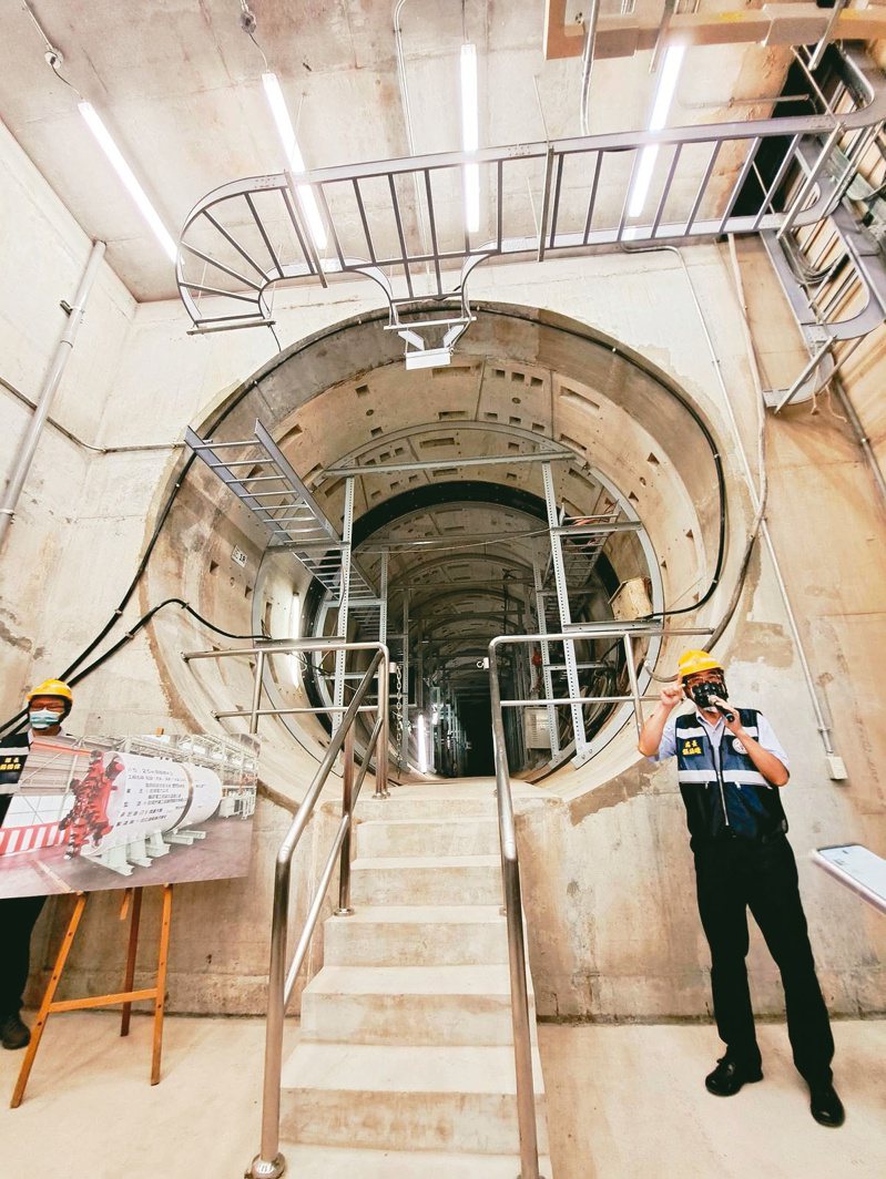 大安變電所地下潛盾洞道工程昨天亮相，其中「松湖~大安」輸電線施工10年即將於9月洞道貫通。記者黃有容／攝影