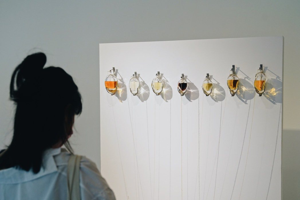「金玻光芒」展區，展出2022金玻獎精彩作品，從中感受年輕人創意思維與傳統玻璃工...