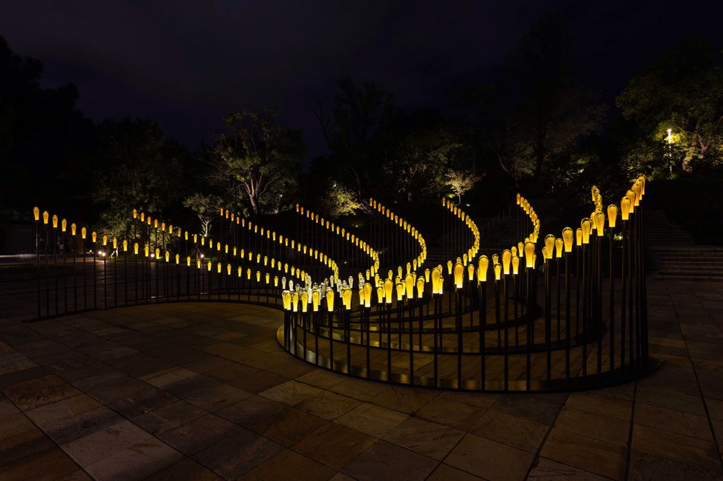 藝術裝置〈透明苑〉由偶然設計、黑川互動媒體藝術合作創造。 圖／新竹市政府提供