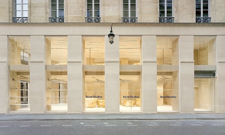 Acne Studios的巴黎新門市，不脫該城市典型的米色氛圍。