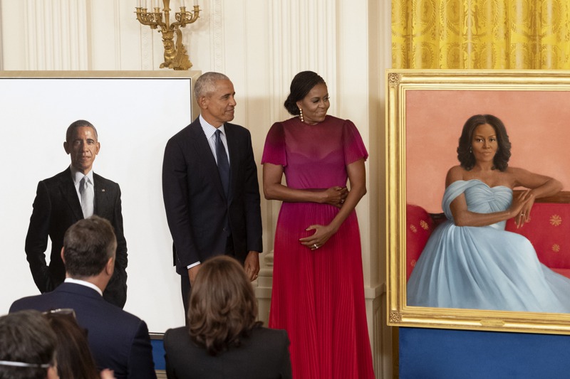 美國前總統歐巴馬和夫人蜜雪兒的官方肖像揭幕儀式曾遭繼任總統川普拒辦，如今終在9月7日於白宮舉行。歐新社