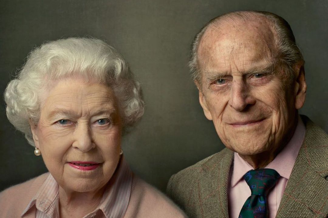 有種愛是英國女王❤<u>菲利普親王</u>！「我將永遠成為你的臣民」　他是她身後最重要的男人，陪伴相守73年