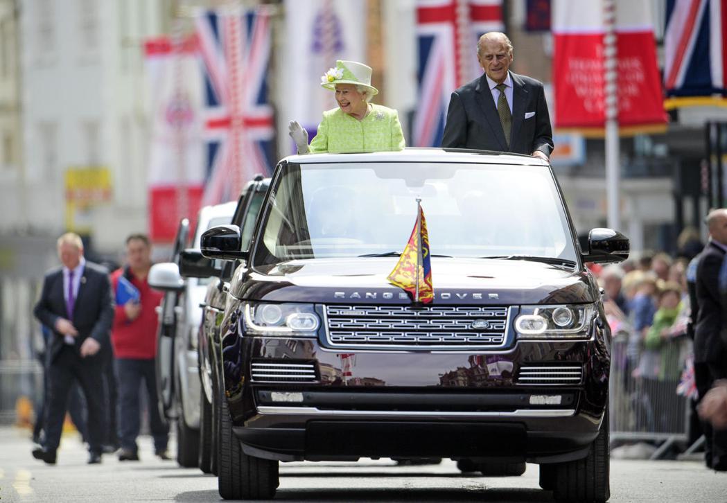 英國經典汽車品牌Land Rover是英國皇室的御用做駕，女王伊麗莎白二世身前最...